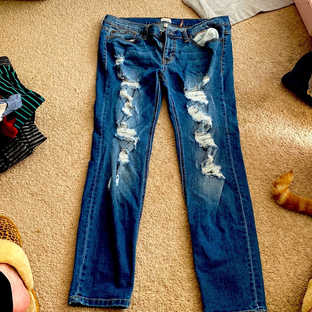 Distressed skinny jeans